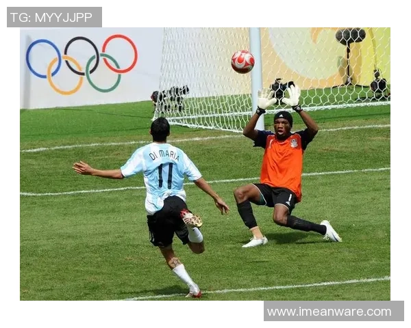 与足球明星亲密接触握手视频记录难忘瞬间