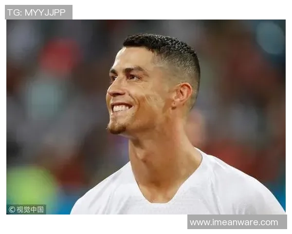 足球明星侧脸照展现运动魅力与个性风采的完美结合 足球明星侧脸照展现运动魅力与个性风采的完美结合